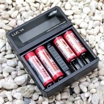 An Efest LUC V4 Battery Charger.JPG