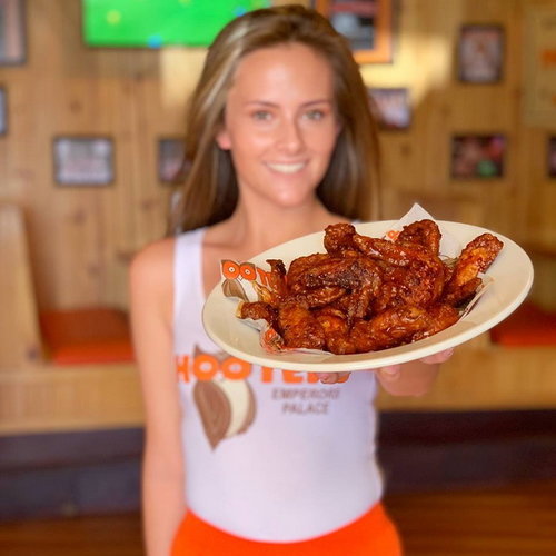 Hooters.jpg