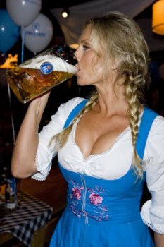 sexy-oktoberfest-cleavage-girls-3.jpg