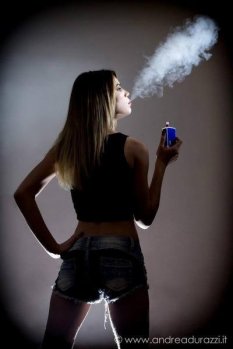 VapeGirl1.jpg