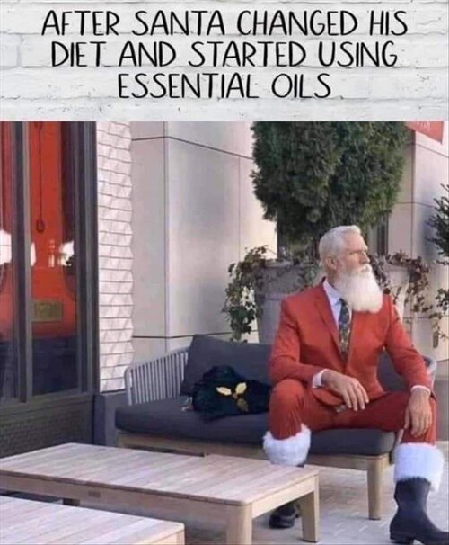 MrGSmokeFree Santa2133.jpg