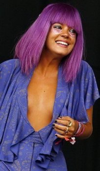 Lily-Allen-Glasto-2009-05.jpg