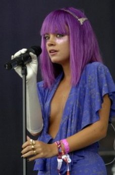 Lily-Allen-Glasto-2009-06.jpg