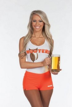 Hooters01.jpg