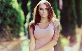 hot-girl-with-tattoo.jpg