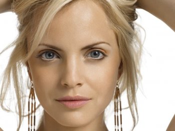 mena-suvari-hq-blonde-hair.jpg