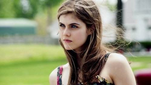 Alexandra-Daddario-007.jpg