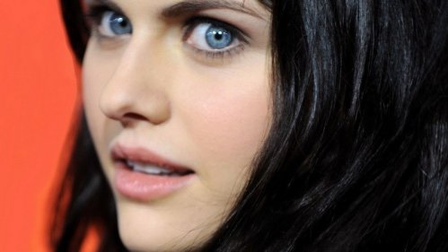 Alexandra-Daddario-015.jpg