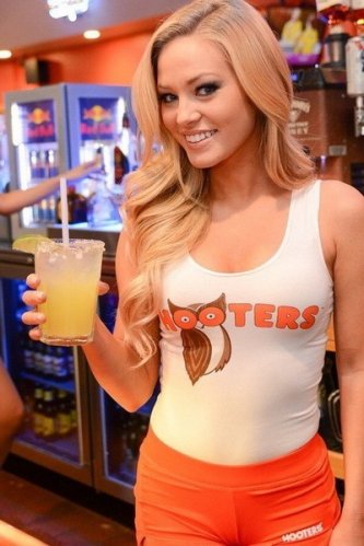 Hooters08.jpg