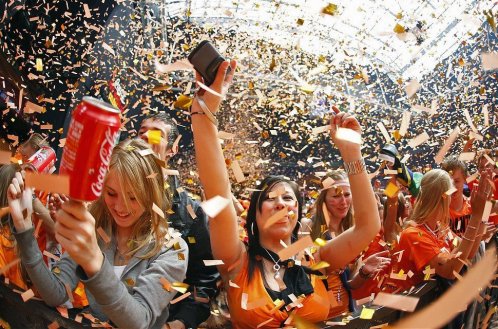 dutch-girls-celebrating_world-cup-2010.jpg