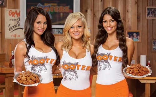 Hooters03.jpg