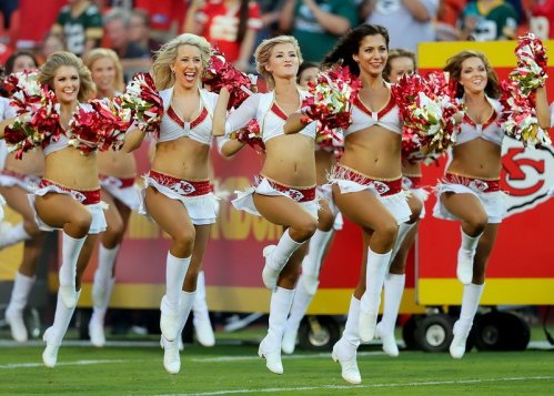 Kansas-City-Chiefs-cheerleaders-598597352.jpg